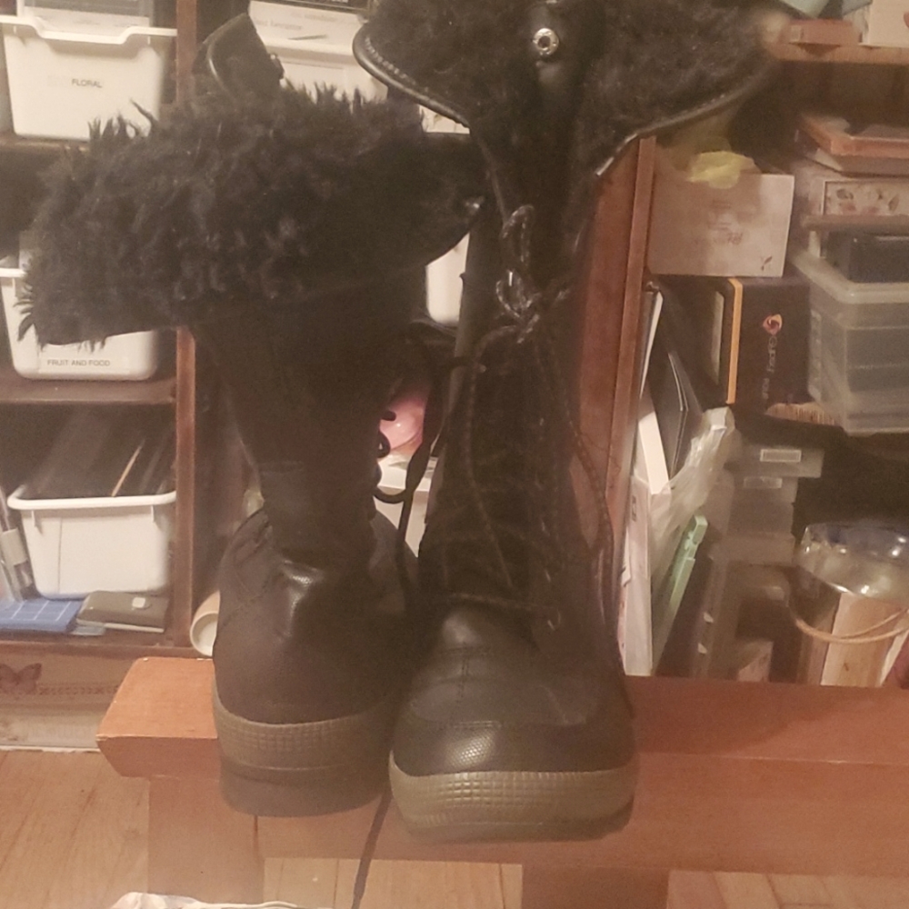 Snow boots